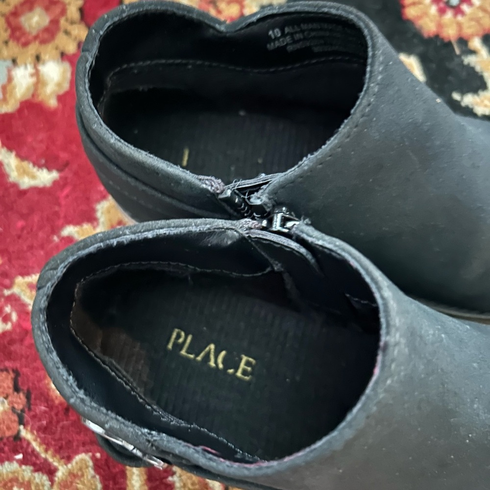 Children’s Place Booties - Picture 3 of 6